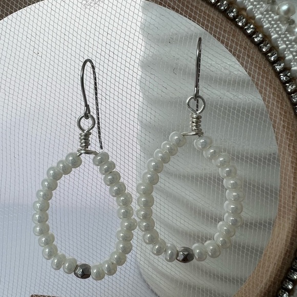 WHITE Pearl Glass Beaded Earrings - Picture 4 of 11